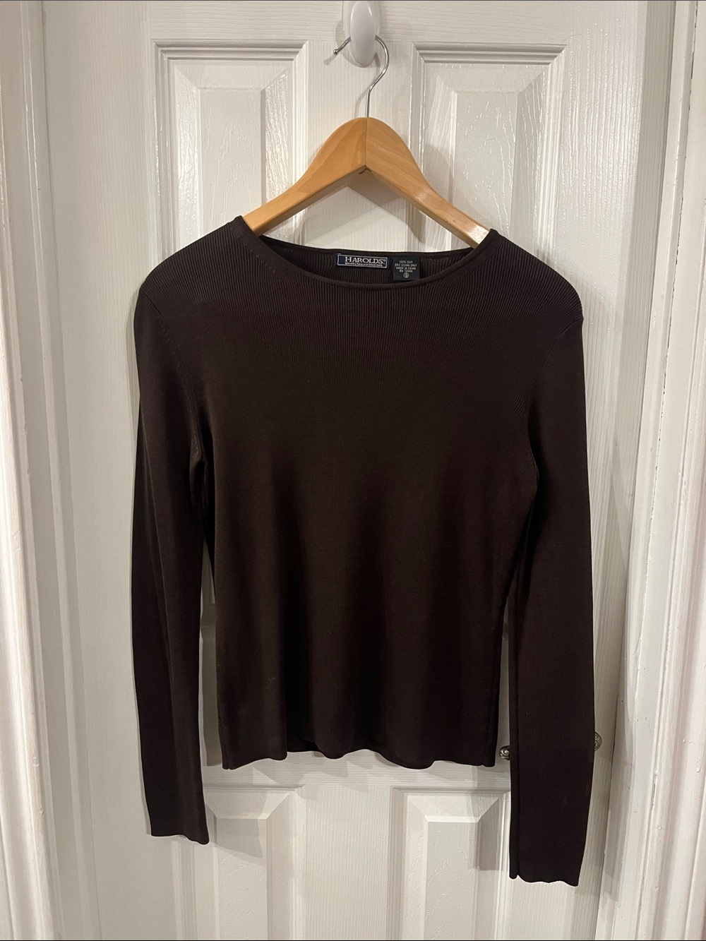 Harold's Women's Long Sleeve Ribbed Crewneck Top in Dark Brown size small
